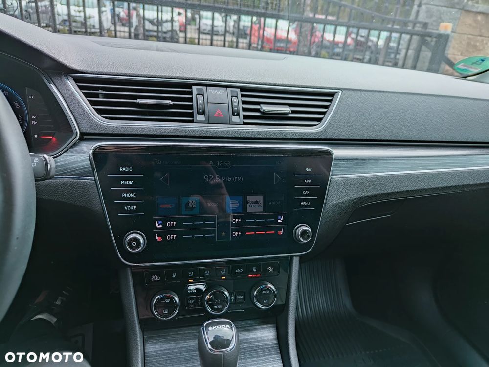 Skoda Superb 2.0 TDI DSG Premium Edition - 26