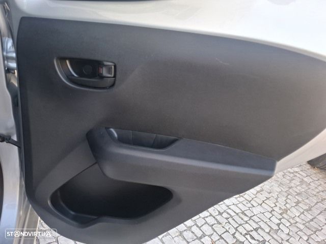 Toyota Aygo 1.0 X-Play - 32