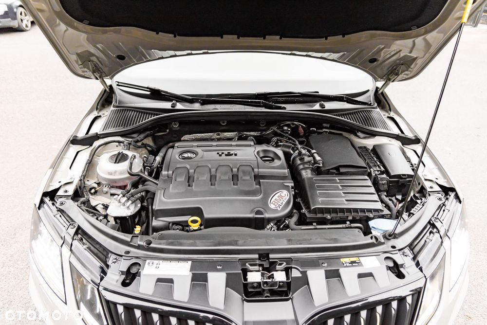 Skoda Octavia 2.0 TDI 4x4 DSG RS - 39