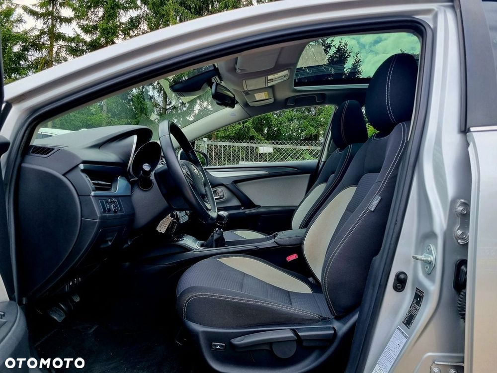 Toyota Avensis 2.0 D-4D Premium - 9