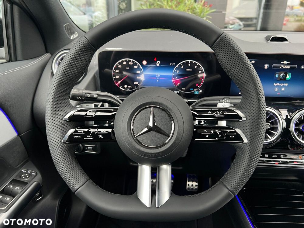 Mercedes-Benz GLA 200 4-Matic AMG Line - 14
