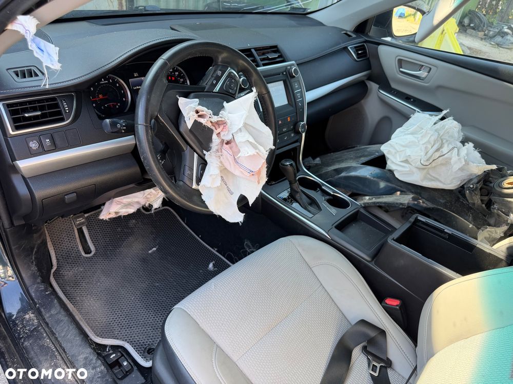 Toyota Camry 2.5 LE - 9