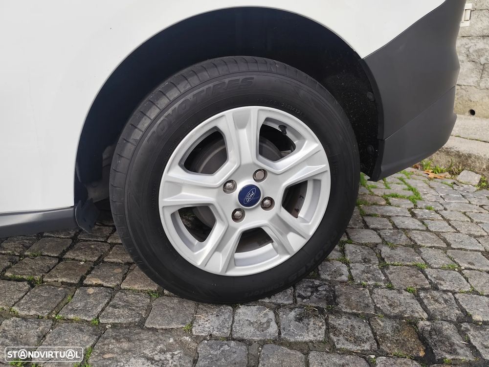 Ford Transit Courier - 13