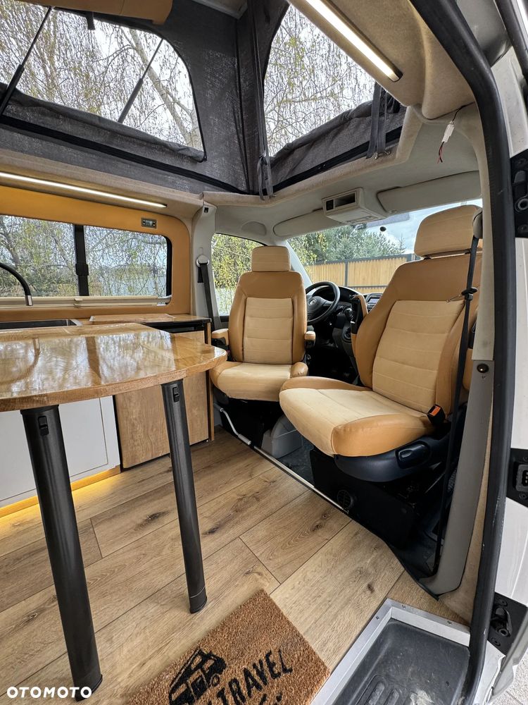 Volkswagen T5 Campervan - 23