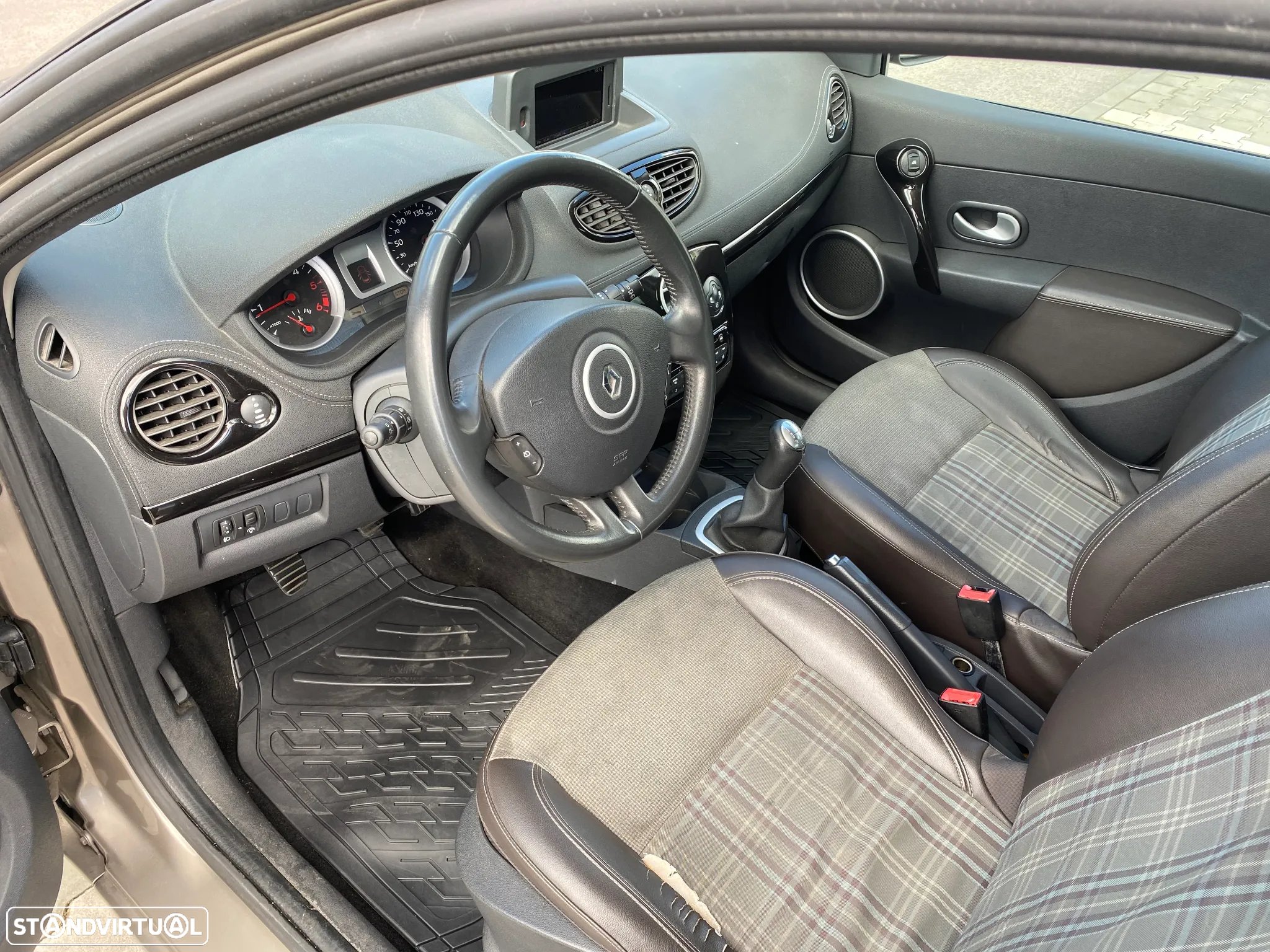 Renault Clio Break 1.5 dCi Dynamique S - 10