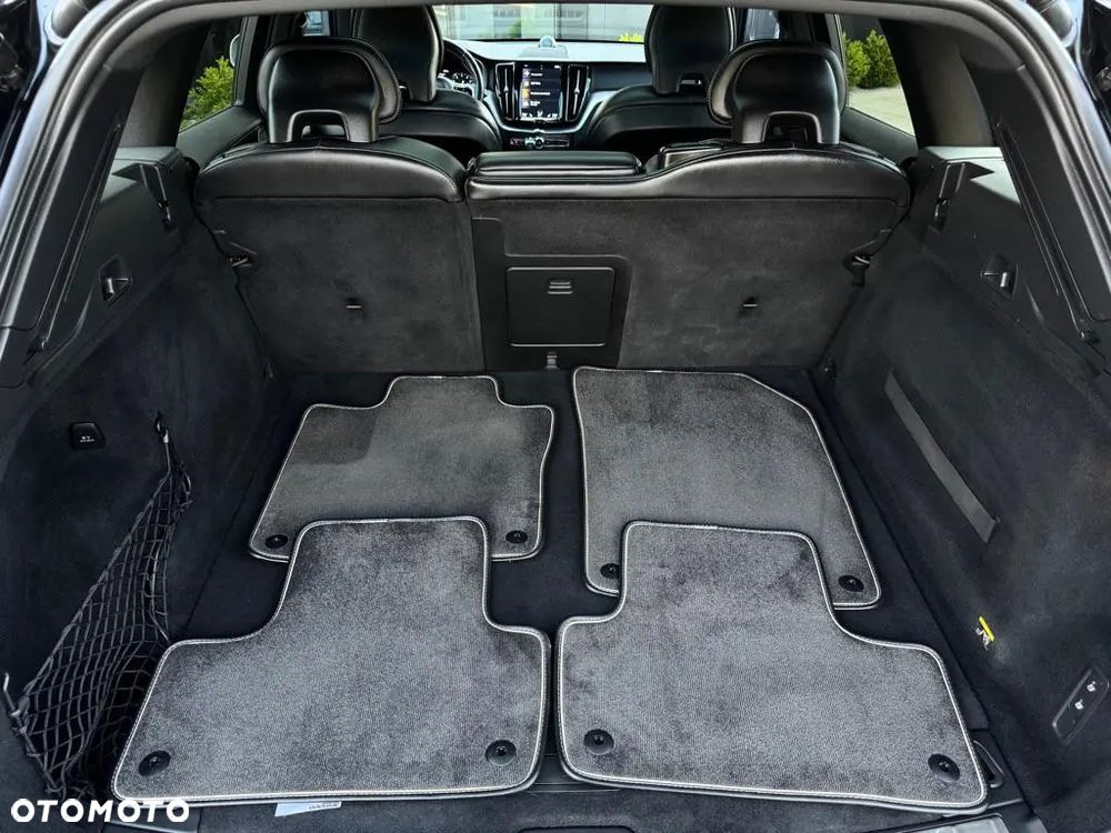 Volvo XC 60 T6 AWD R-Design - 17