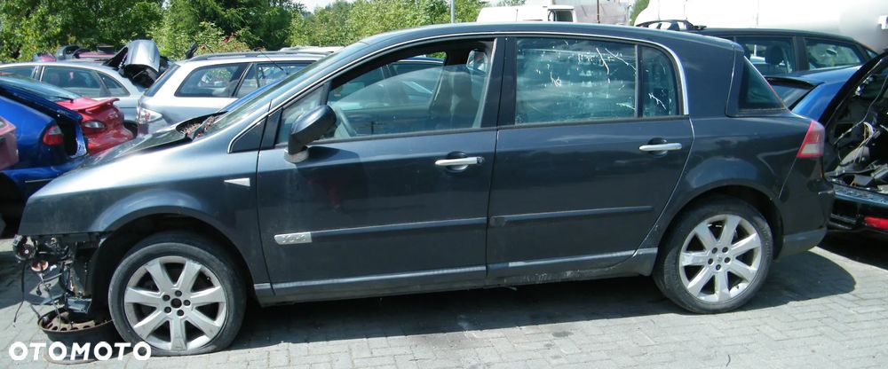 Renault Vel Satis I  (01-05r.) 3.0 DCI 180KM. Silnik P9X 701 Skrzynia SU1 021 lakier TEB66 – Grey eclipse bc. Cały na części GWARANCJA !!!  Przód Tył Zestaw Komplet Drzwi Klapa Zderzak Błotnik Maska Grill Atrapa Szyba Pas Lampa Lusterko Boczki Fotel Kanapa Kokpit Deska Rozdzielcza Przełącznik Włącznik Sterownik Przewody Wiązka Instalacja Moduł Komputer Czujnik Listwa Pompa Alternator Wtryski Głowica Rozrusznik Kompresor Sprzęgło Dwumas Silnik Skrzynia ABS Klimatyzacji Paliwa Wspomagania Kolektor Turbina Przepustnica Zawór Chłodnica Koło Hak Belka Sanki Zawieszenie Mcpherson Półoś Amortyzator Wydech Tłumik Zacisk Most - 3