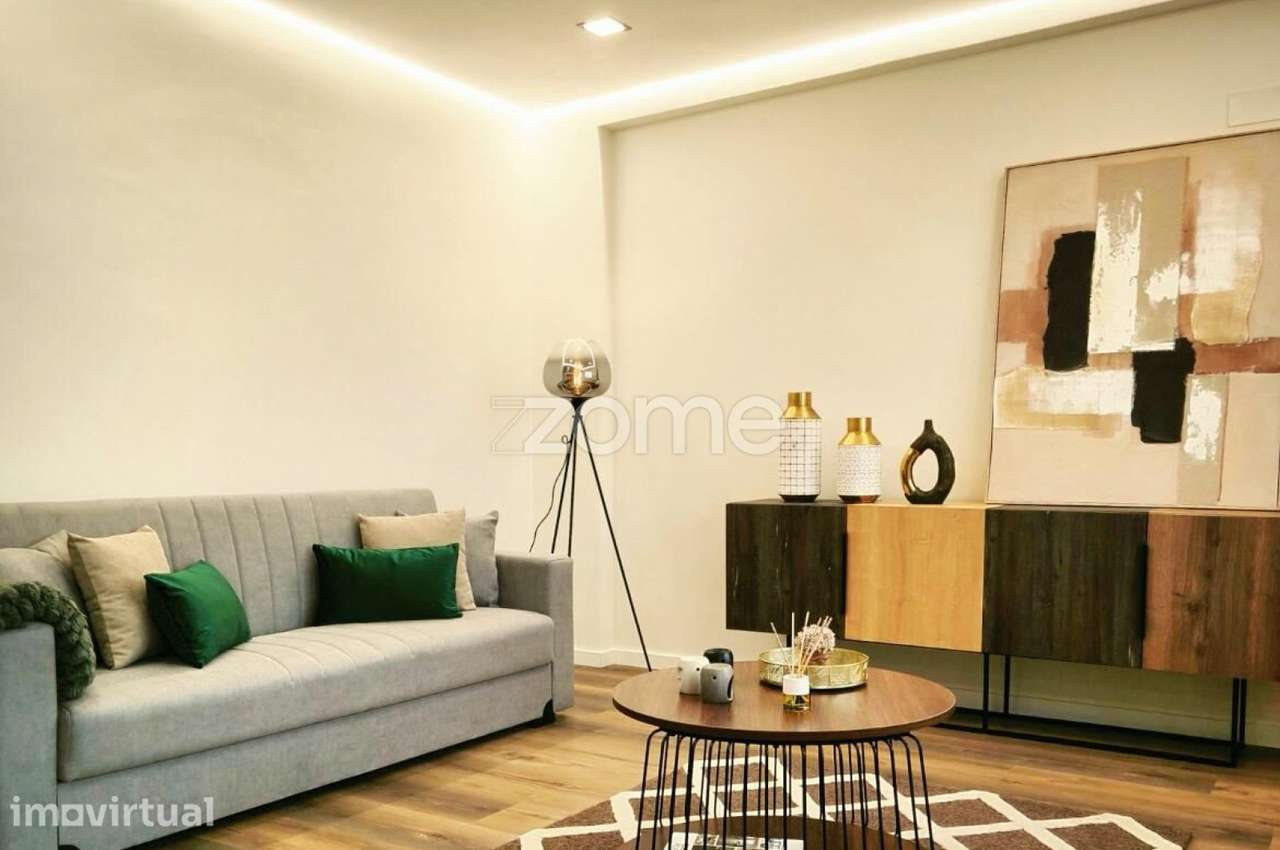 T3 em Benfica, com 100 m² de área útil, varanda de 10 m² - Grande imagem: 5/26