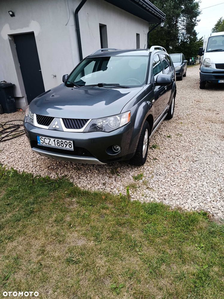 Mitsubishi Outlander - 1