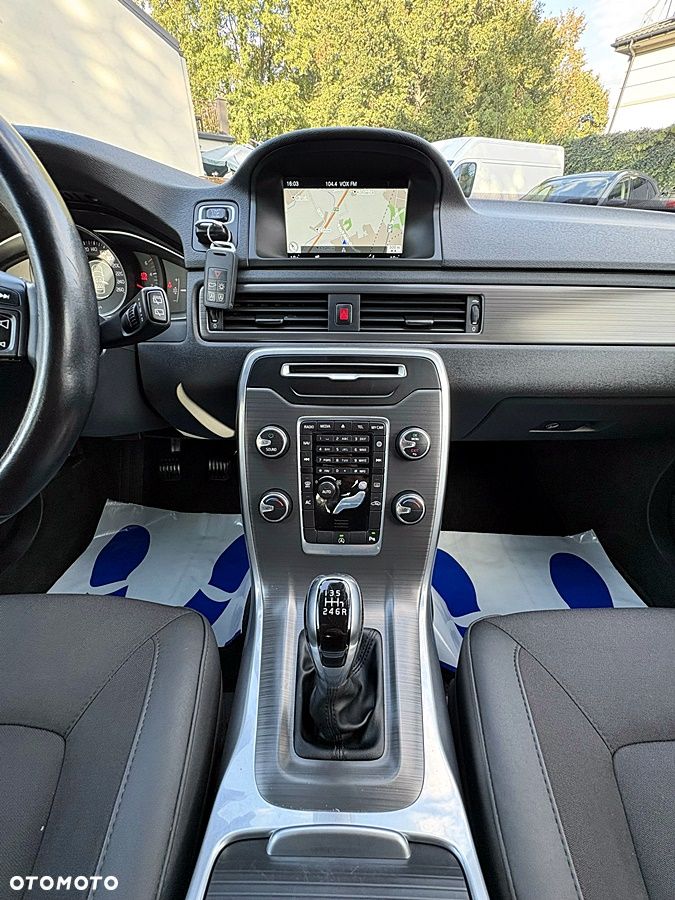 Volvo V70 D2 Momentum - 27