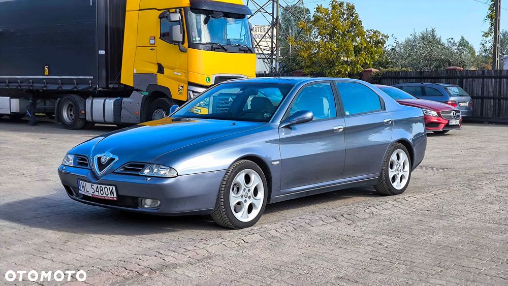 Alfa Romeo 166 - 1