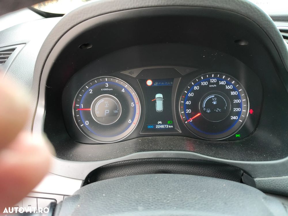 Hyundai i40 Kombi 1.7 CRDi DCT Premium - 13