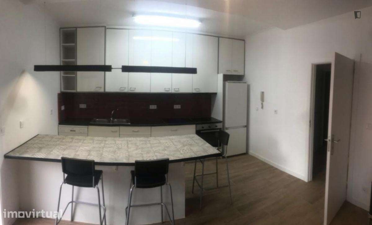 Quarto - localizado em Cedofeita Porto - Grande imagem: 5/13