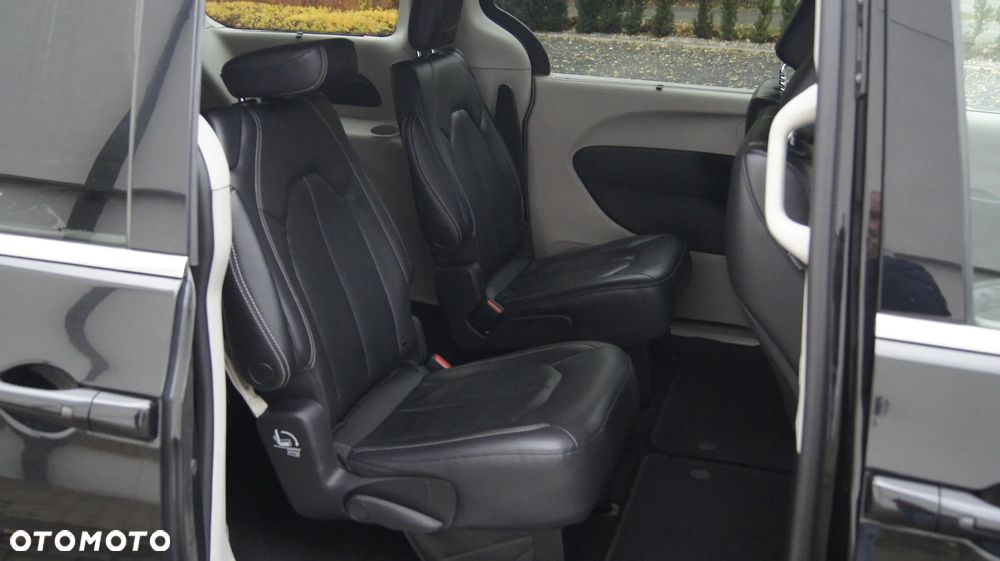 Chrysler Pacifica - 20