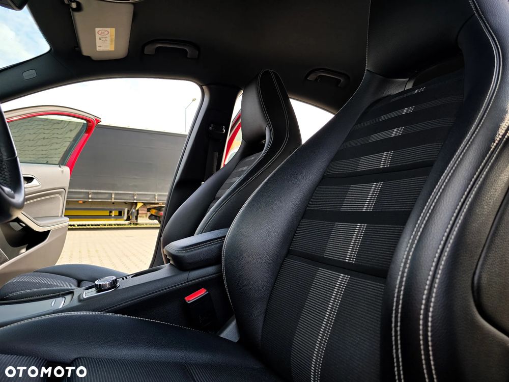 Mercedes-Benz Klasa A 200 (BlueEFFICIENCY) 7G-DCT - 31