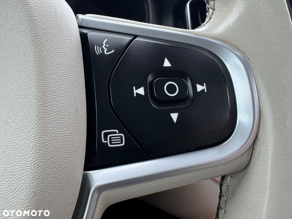 Volvo XC 60 B4 D AWD Geartronic Momentum Pro - 37