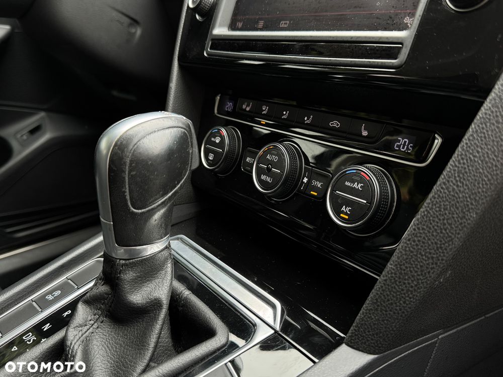 Volkswagen Passat 2.0 TDI (BlueMotion Technology) DSG Highline - 26