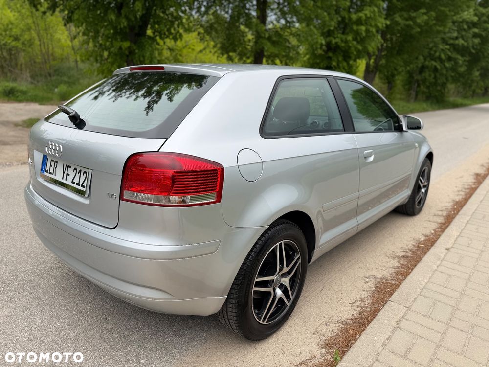 Audi A3 3-drzwiowe 1.6 Ambition - 12