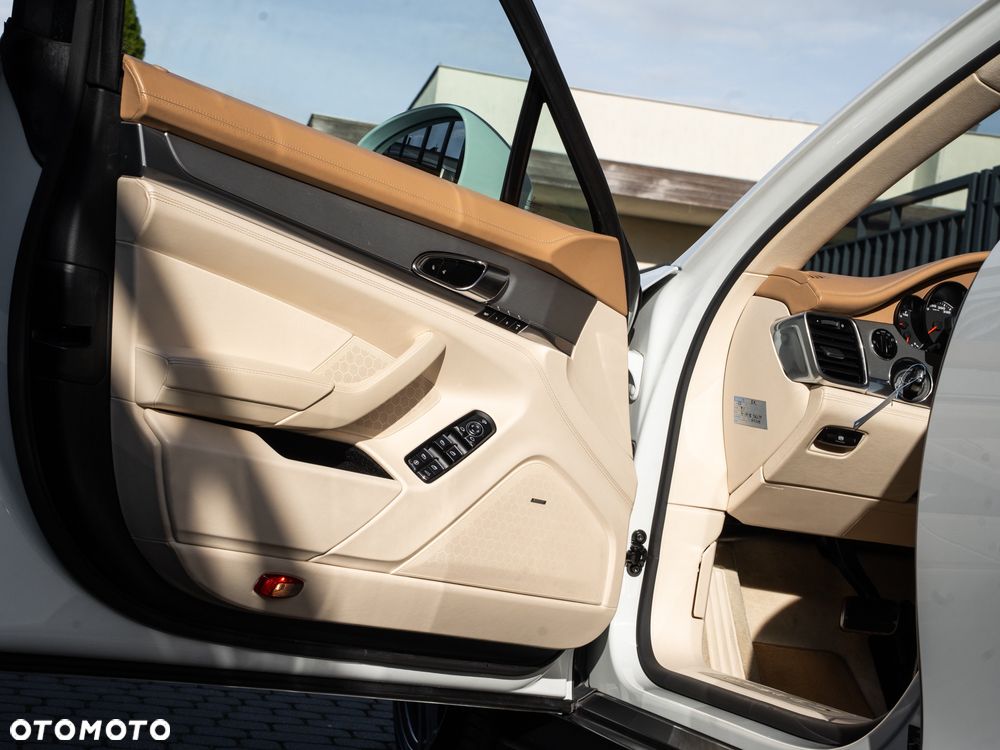 Porsche Panamera GTS PDK - 31