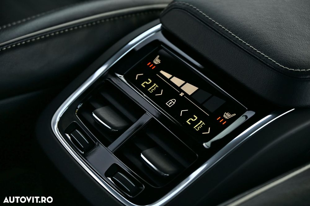 Volvo XC 60 D5 AWD Geartronic RDesign - 24