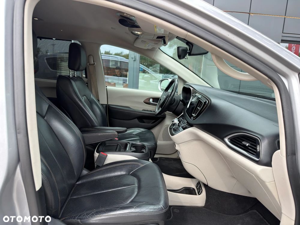 Chrysler Pacifica - 31