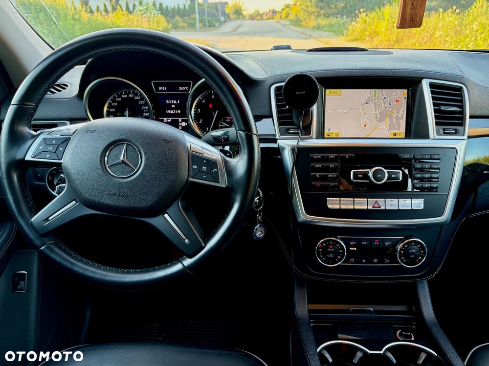 Mercedes-Benz ML - 23