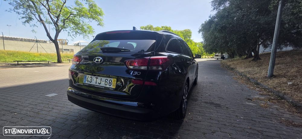 Hyundai i30 SW 1.6 CRDi Blue Style+Navi - 8