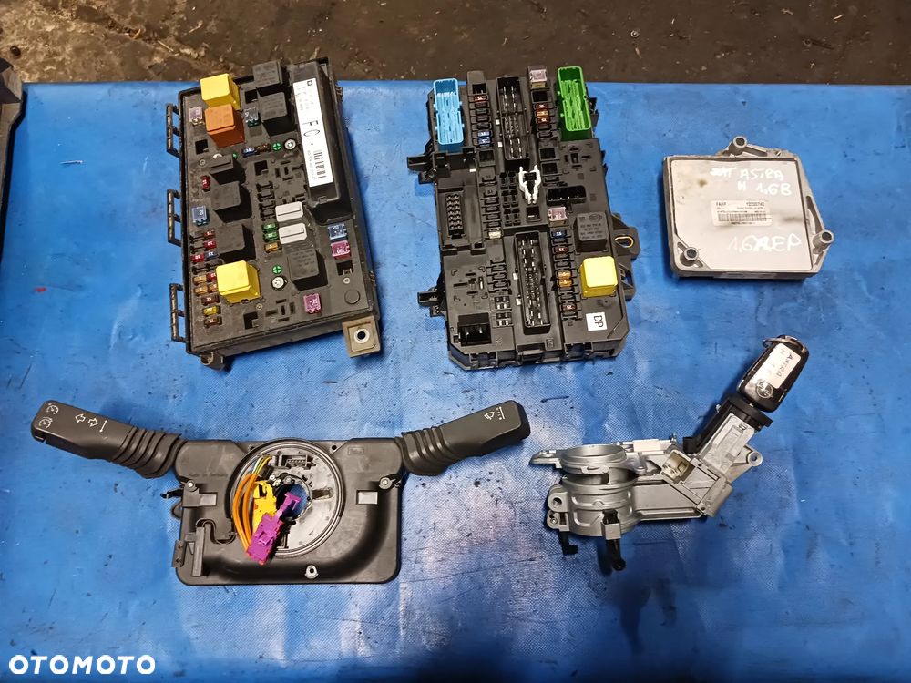 Zestaw startowy do odpalenia Opel Astra H 1.6 XEP Sterownik Silnika benzyna 12230740 FAHF stacyjka moduł BSI 12230740 Sterownik Silnika kluczyk manetka MODUŁ REC 13181278 - 1