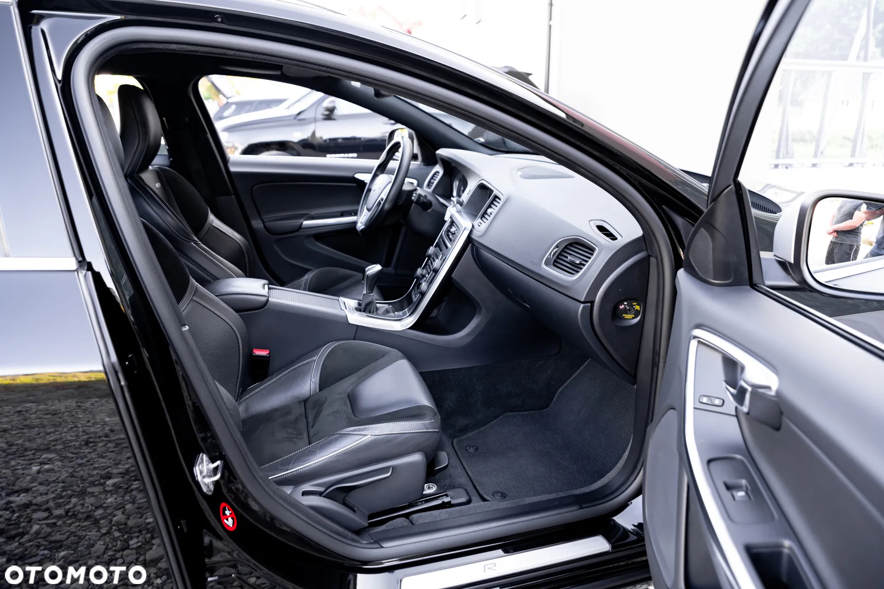 Volvo V60 D4 Drive-E R-Design Kinetic - 34