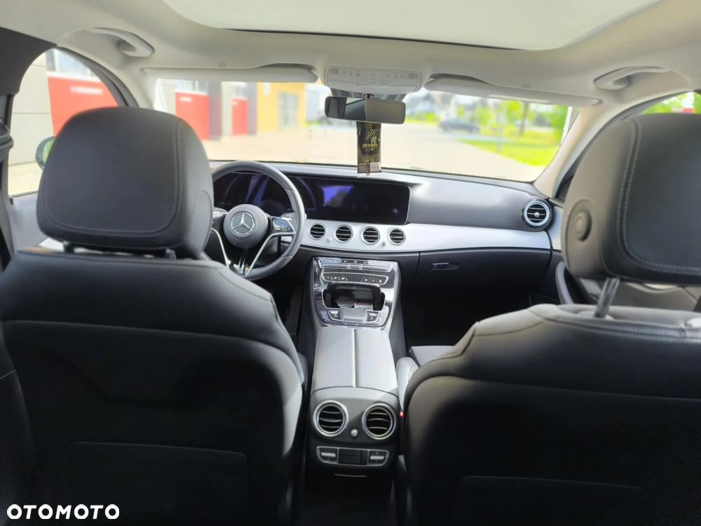 Mercedes-Benz Klasa E ver-300-de-4matic-t-9g--tronic-avantgarde - 11