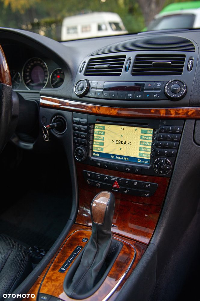 Mercedes-Benz Klasa E 320 4-Matic T Elegance - 13