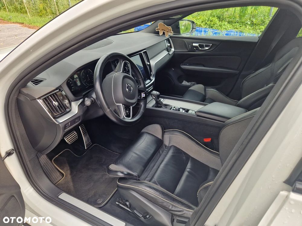 Volvo V60 T6 AWD R-Design - 16