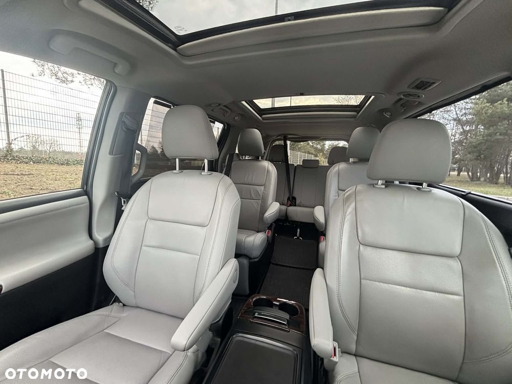 Toyota Sienna 3.5 XLE AWD - 12