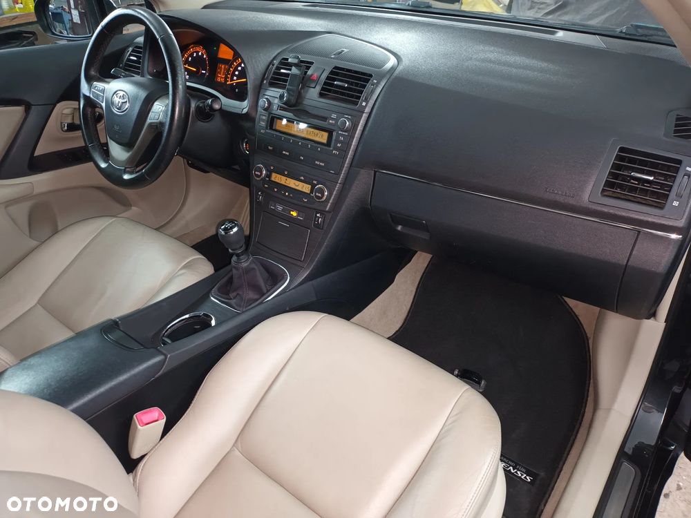 Toyota Avensis 1.8 Premium EU5 - 13