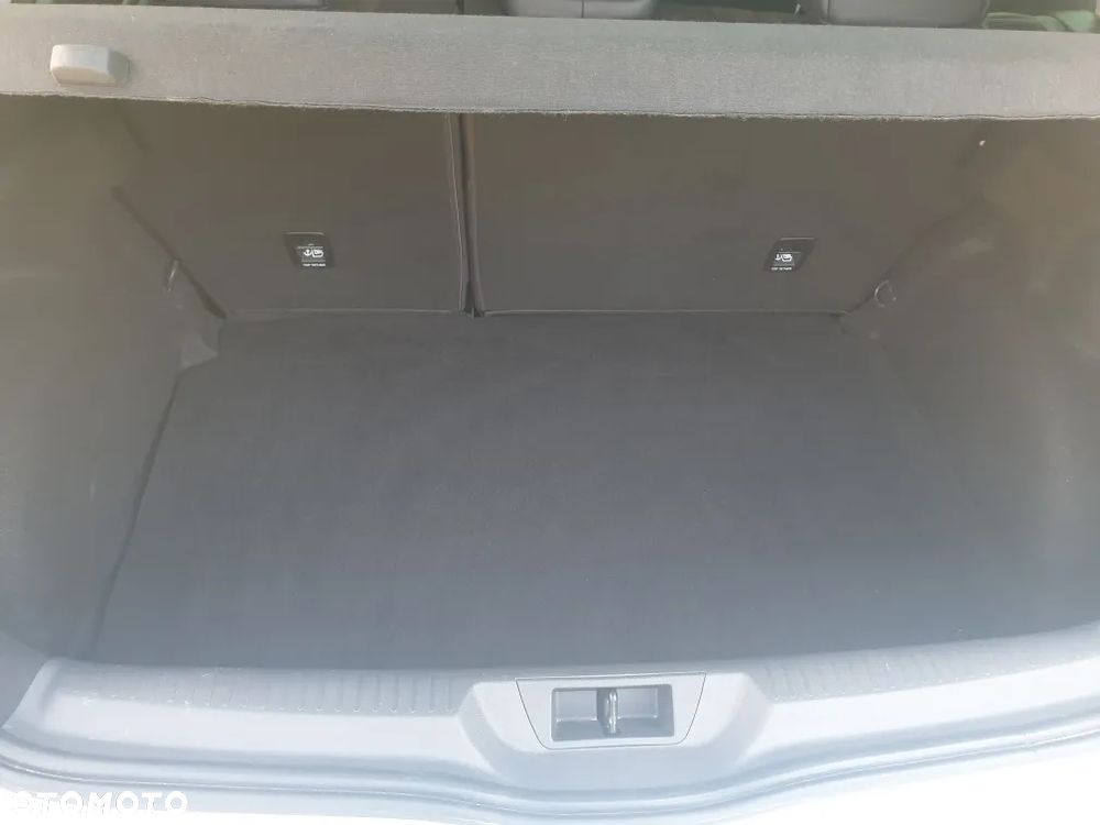 Renault Megane ENERGY TCe 205 EDC GT - 6