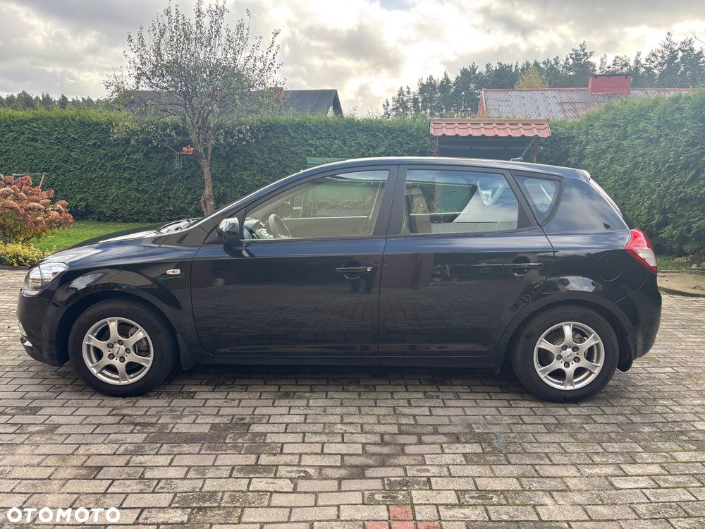 Kia Ceed 2010 photo 5