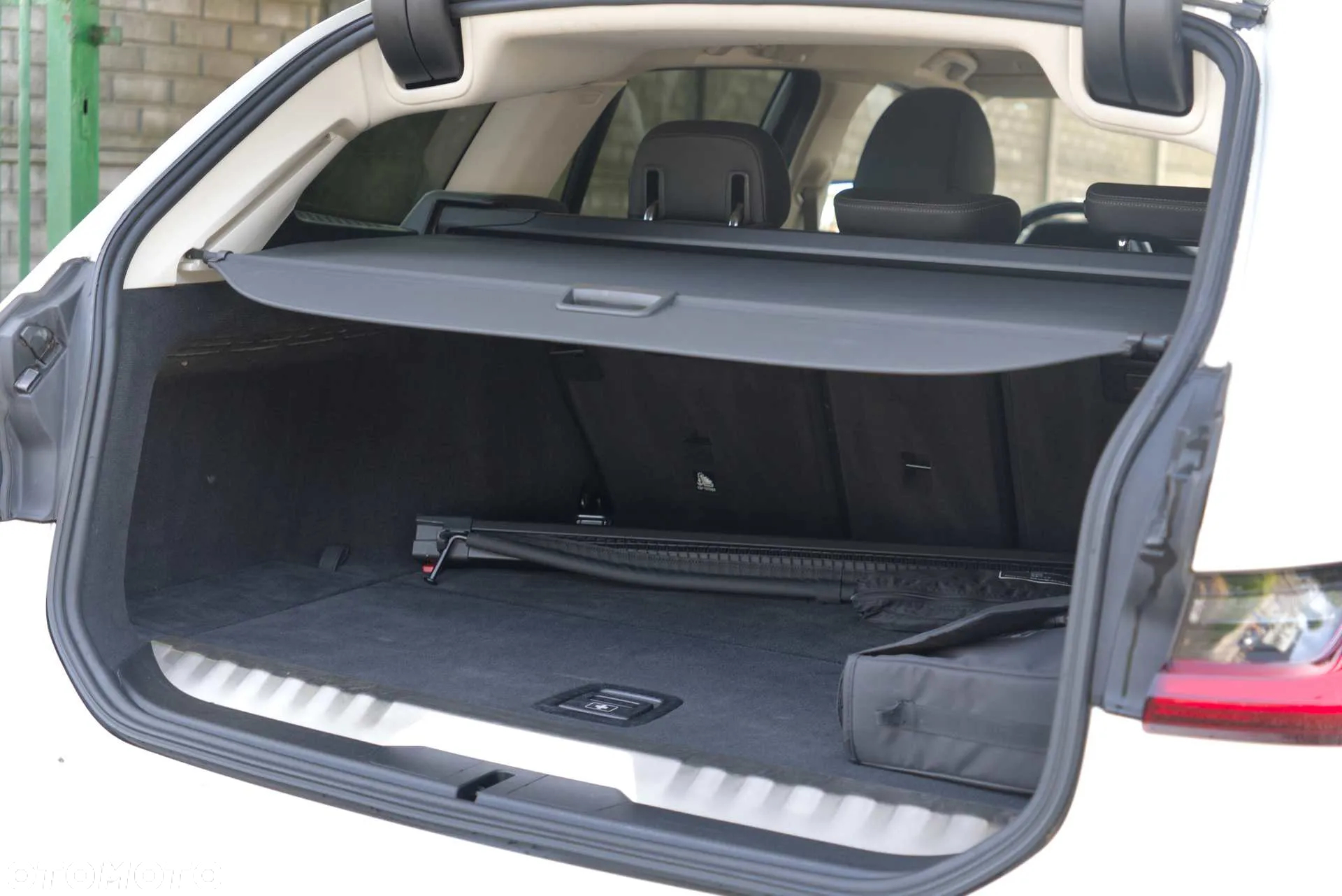 BMW Seria 3 330e PHEV - 9