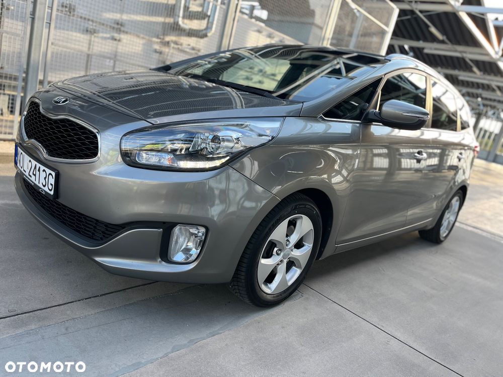 Kia Carens - 10
