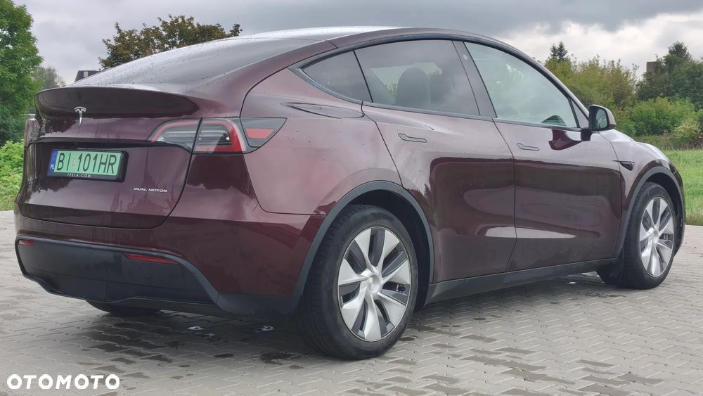 Tesla Model Y Long Range AWD - 7