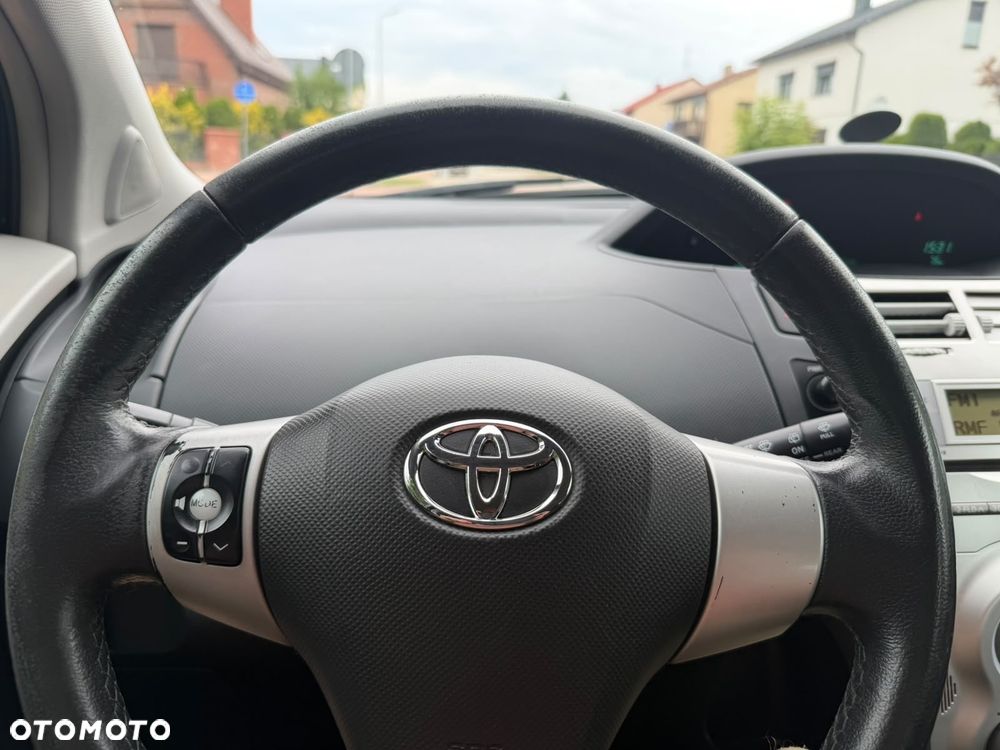 Toyota Yaris 1.3 VVT-i Executive - 16