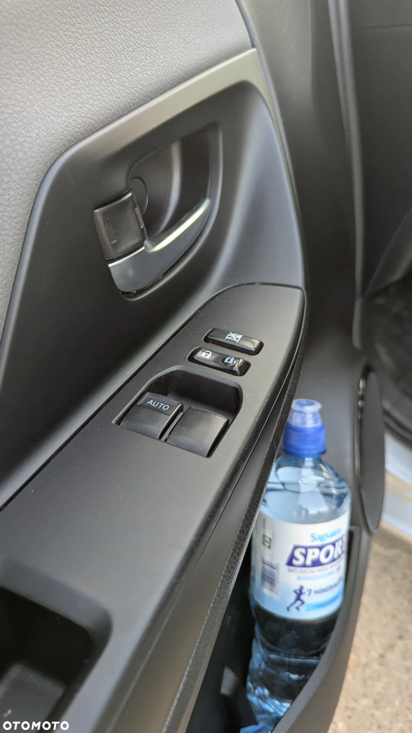 Toyota Yaris Hybrid 100 Dynamic - 12