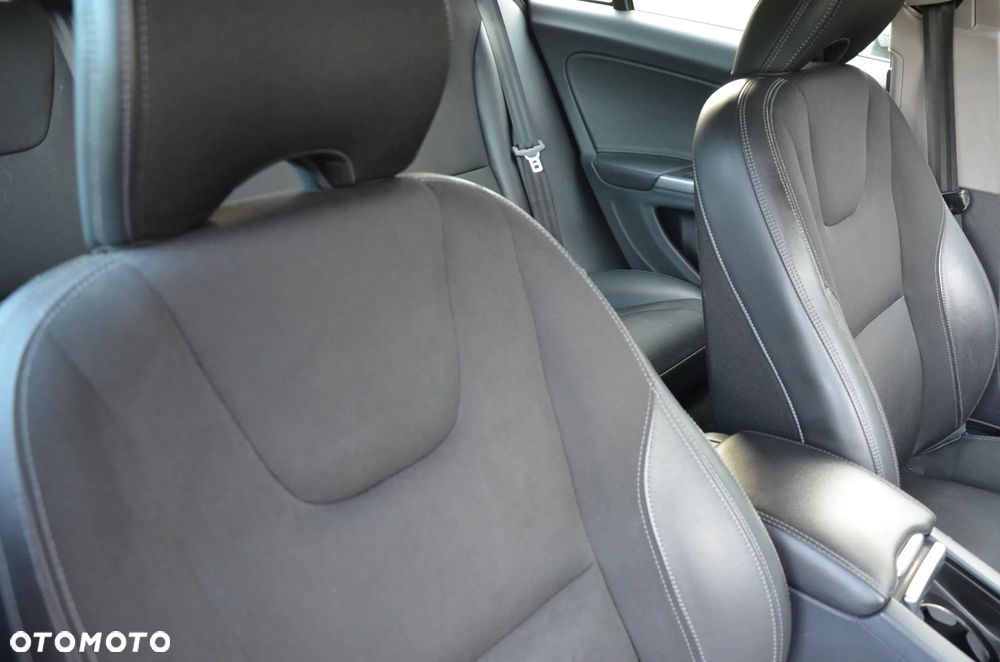 Volvo V60 D2 Drive-E Momentum - 29