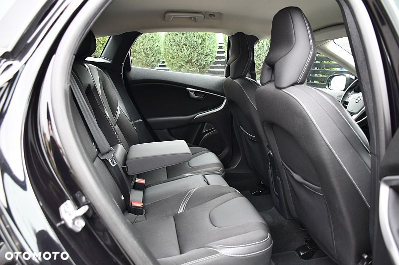 Volvo V40 T2 Momentum - 23