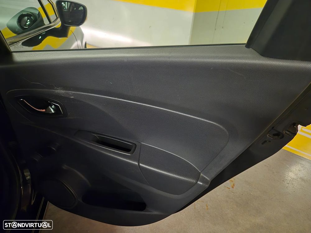 Renault Clio Sport Tourer 1.5 dCi Dynamique S - 28