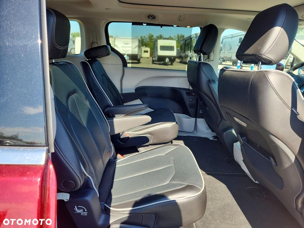 Chrysler Pacifica - 11