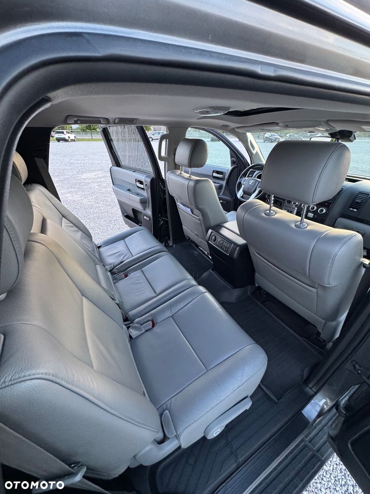 Toyota Sequoia - 22