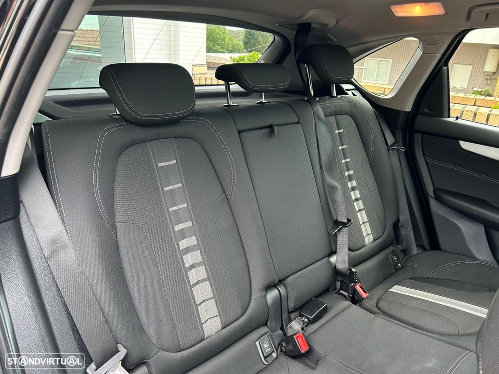 BMW 230xe Active Tourer - 27