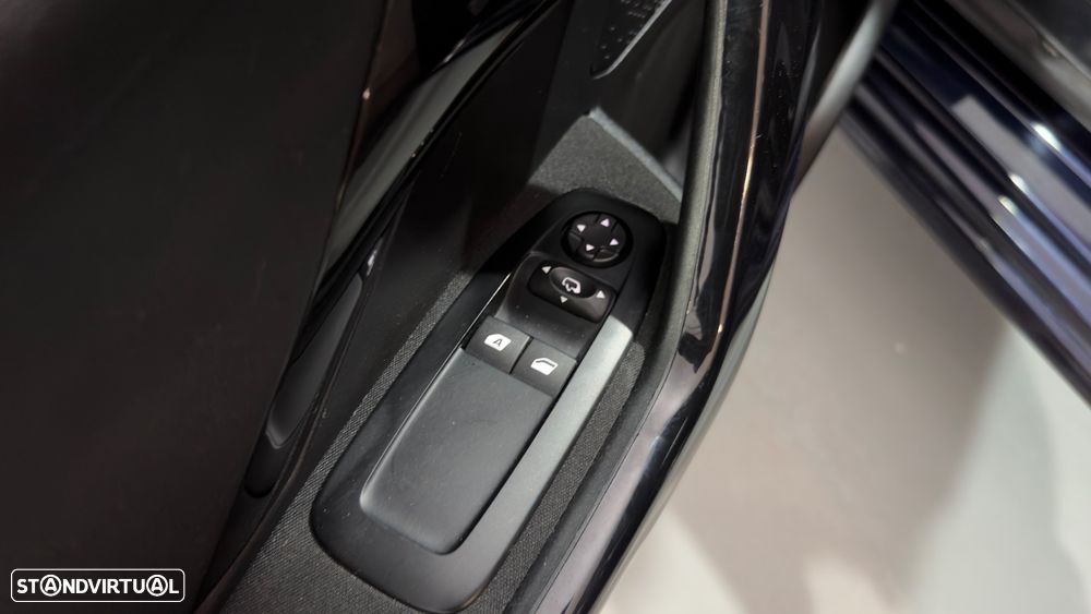 Peugeot 208 1.2 PureTech Signature - 17