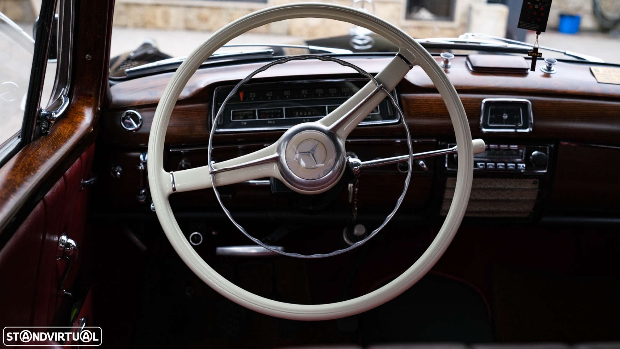 Mercedes-Benz 220 - 18