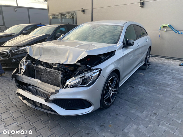 Mercedes-Benz CLA Shooting Brake 220 4Matic 7G-DCT AMG Line